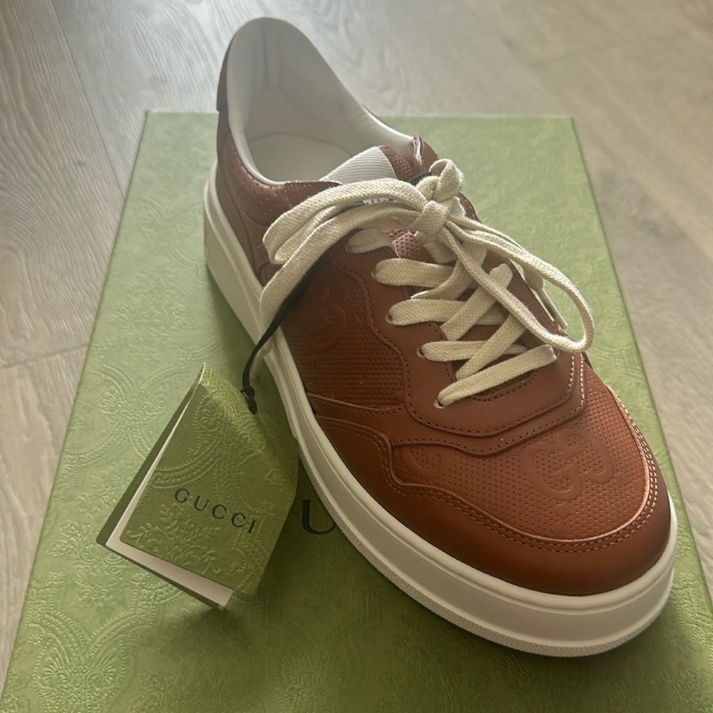 Men’s Gucci sneakers brand new in box beautiful cognac color!